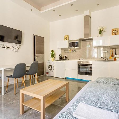 Modernized Condo At Kiraly 51 ブダペスト エクステリア 写真